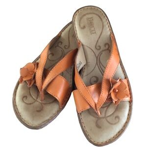Born Comfort Leather Thong Sandal Sz. 8M B97908 Slide /Slip On Orange W/Flower